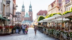 Gniezno – chodzą ulicami turyści... - zdjęcie 18