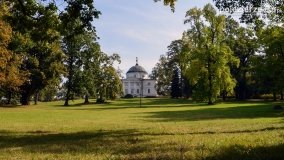 Park w Lubostroniu w jesiennej szacie - zdjęcie 2
