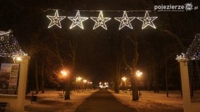 Inowrocław nocą, rozświetlony iluminacją świąteczną - zdjęcie 18