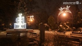 Inowrocław nocą, rozświetlony iluminacją świąteczną - zdjęcie 14