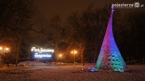 Inowrocław nocą, rozświetlony iluminacją świąteczną - zdjęcie 13