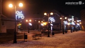 Inowrocław nocą, rozświetlony iluminacją świąteczną - zdjęcie 12