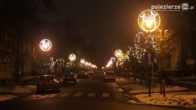 Inowrocław nocą, rozświetlony iluminacją świąteczną - zdjęcie 11