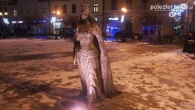 Inowrocław nocą, rozświetlony iluminacją świąteczną - zdjęcie 1