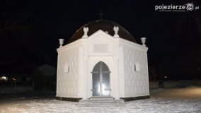 Kaplica rodziny Lange nocą - zdjęcie 5