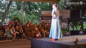 W Łabiszynie zagościła moda i pieśń z czasów II wojny światowej - zdjęcie 23