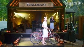 W Łabiszynie zagościła moda i pieśń z czasów II wojny światowej - zdjęcie 16
