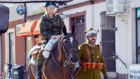 W Łabiszynie zagościła moda i pieśń z czasów II wojny światowej - zdjęcie 12