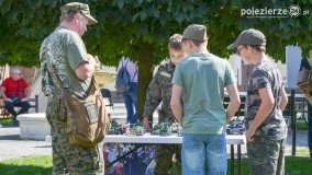 W Łabiszynie zagościła moda i pieśń z czasów II wojny światowej - zdjęcie 10