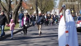 „Pochód z Niedźwiedziem” w Czerniejewie - zdjęcie 71