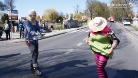 „Pochód z Niedźwiedziem” w Czerniejewie - zdjęcie 37