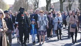 „Pochód z Niedźwiedziem” w Czerniejewie - zdjęcie 35