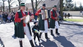 „Pochód z Niedźwiedziem” w Czerniejewie - zdjęcie 33