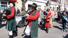 „Pochód z Niedźwiedziem” w Czerniejewie - zdjęcie 25