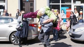 „Pochód z Niedźwiedziem” w Czerniejewie - zdjęcie 24