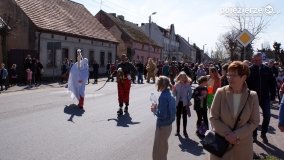 „Pochód z Niedźwiedziem” w Czerniejewie - zdjęcie 13