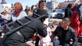 „Pochód z Niedźwiedziem” w Czerniejewie - zdjęcie 10