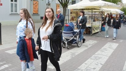 Jarmark Świętowojciechowy odwiedzają tłumy gnieźnian i turystów