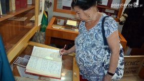 Seniorzy z Poznania zwiedzali Niechanowo - zdjęcie 38