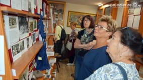 Seniorzy z Poznania zwiedzali Niechanowo - zdjęcie 37