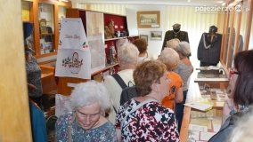 Seniorzy z Poznania zwiedzali Niechanowo - zdjęcie 33