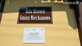Seniorzy z Poznania zwiedzali Niechanowo - zdjęcie 32