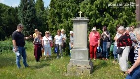 Seniorzy z Poznania zwiedzali Niechanowo - zdjęcie 31