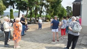 Seniorzy z Poznania zwiedzali Niechanowo - zdjęcie 28