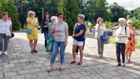 Seniorzy z Poznania zwiedzali Niechanowo - zdjęcie 23