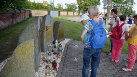 Seniorzy z Poznania zwiedzali Niechanowo - zdjęcie 21