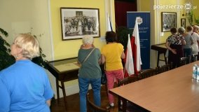 Seniorzy z Poznania zwiedzali Niechanowo - zdjęcie 12
