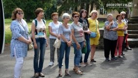 Seniorzy z Poznania zwiedzali Niechanowo - zdjęcie 3