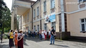 Seniorzy z Poznania zwiedzali Niechanowo - zdjęcie 1