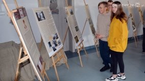 Unikatowa wystawa o Stanisławie Walasiewicz w bibliotece w Zdziechowie! - zdjęcie 31