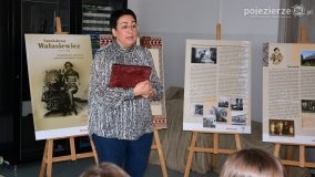 Unikatowa wystawa o Stanisławie Walasiewicz w bibliotece w Zdziechowie! - zdjęcie 12