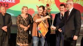 Gwiazdy filmowe zawitały do Barcina i odsłoniły Barcie - zdjęcie 31