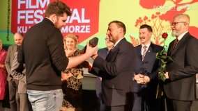 Gwiazdy filmowe zawitały do Barcina i odsłoniły Barcie - zdjęcie 29