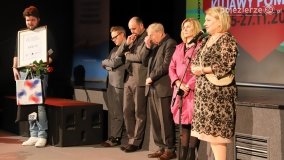 Gwiazdy filmowe zawitały do Barcina i odsłoniły Barcie - zdjęcie 27