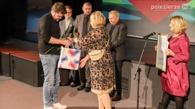 Gwiazdy filmowe zawitały do Barcina i odsłoniły Barcie - zdjęcie 26