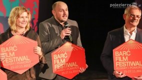 Gwiazdy filmowe zawitały do Barcina i odsłoniły Barcie - zdjęcie 7