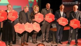 Gwiazdy filmowe zawitały do Barcina i odsłoniły Barcie - zdjęcie 5