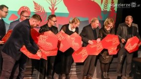 Gwiazdy filmowe zawitały do Barcina i odsłoniły Barcie - zdjęcie 4