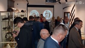 „Historia którą skrywa ziemia”. Gnieźnianie na otwarciu niezwykłego miejsca w Polsce! - zdjęcie 47