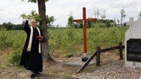 Fundacja Historyczna „Przywracamy Pamięć” postawiła krzyż przy „dołach śmierci”! - zdjęcie 70
