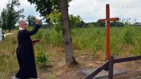 Fundacja Historyczna „Przywracamy Pamięć” postawiła krzyż przy „dołach śmierci”! - zdjęcie 69