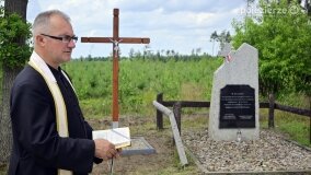 Fundacja Historyczna „Przywracamy Pamięć” postawiła krzyż przy „dołach śmierci”! - zdjęcie 63
