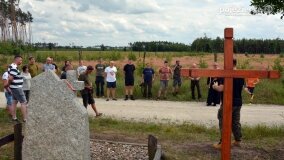 Fundacja Historyczna „Przywracamy Pamięć” postawiła krzyż przy „dołach śmierci”! - zdjęcie 60