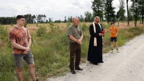 Fundacja Historyczna „Przywracamy Pamięć” postawiła krzyż przy „dołach śmierci”! - zdjęcie 59