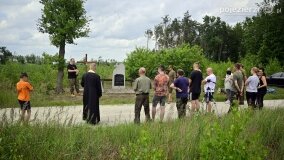 Fundacja Historyczna „Przywracamy Pamięć” postawiła krzyż przy „dołach śmierci”! - zdjęcie 57