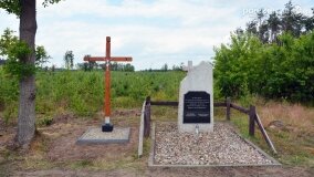 Fundacja Historyczna „Przywracamy Pamięć” postawiła krzyż przy „dołach śmierci”! - zdjęcie 54